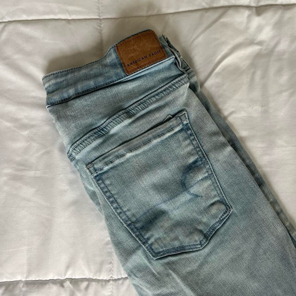 American Eagle Light Wash Skinny Jeans